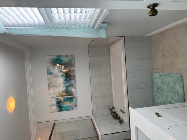 bathroom, tub, painting above it, blinds